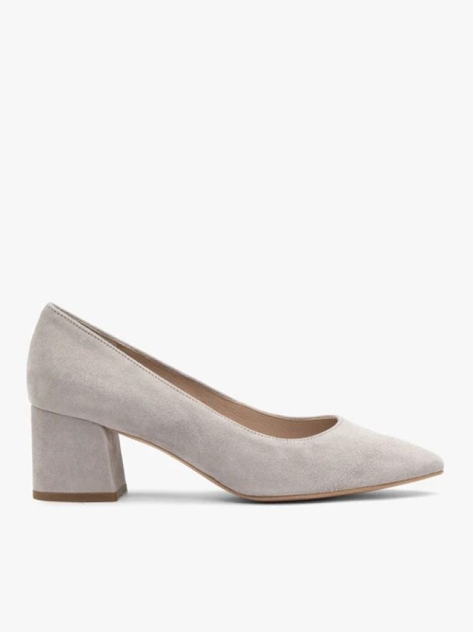 Welurowe czółenka z noskiem w szpic