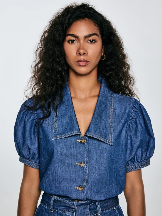 Bluzka damska jeansowa z ozdobnym kołnierzem niebieska Jones 416