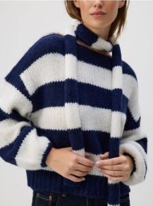 Sweter z szalem - granatowy