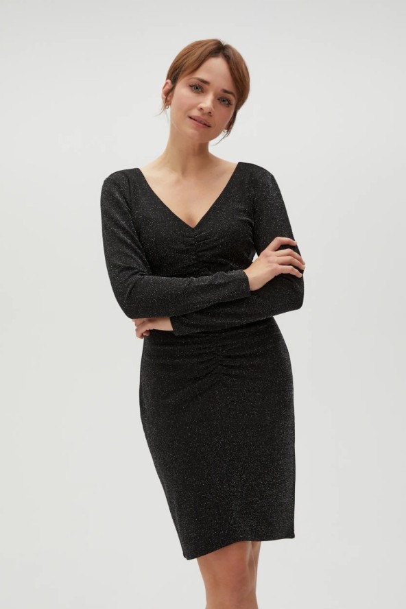 Dopasowana sukienka ozdobiona metaliczną nitką czarna