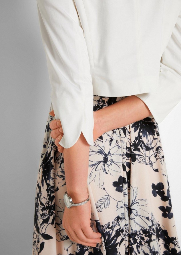 Bolerko z ozdobnie wyciętymi brzegami