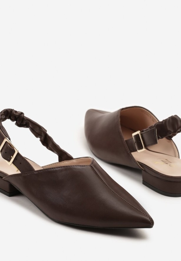 Brązowe Sandały ze Szpiczastym Noskiem i Sprzączką Jeneliena