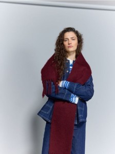 Gładki szalik z frędzlami - bordowy