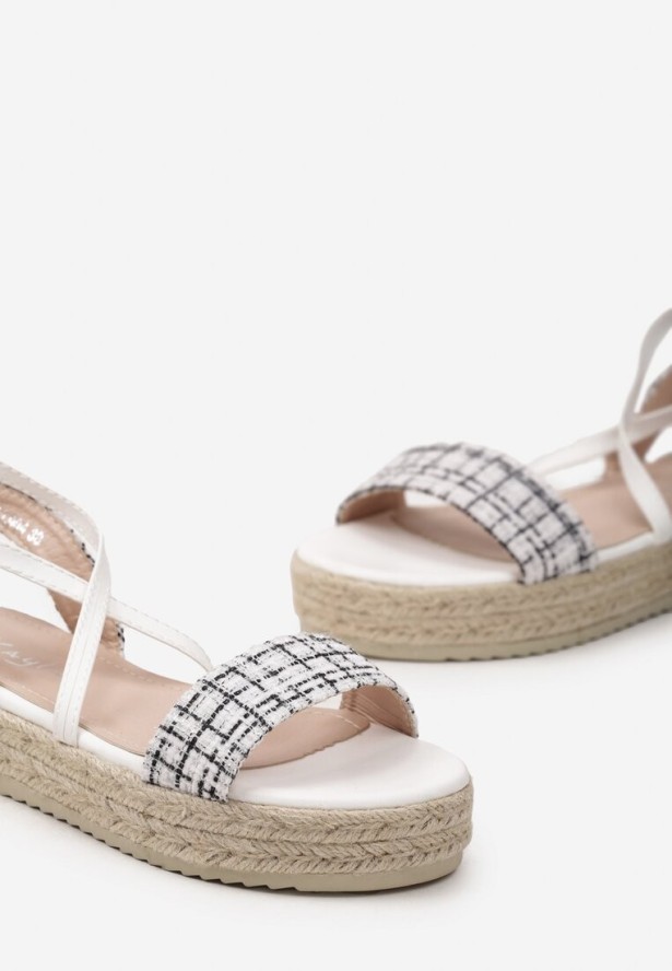 Białe Sandały na Niskiej Platformie z Plecionki i Ozdobnymi Sznureczkami Dazella