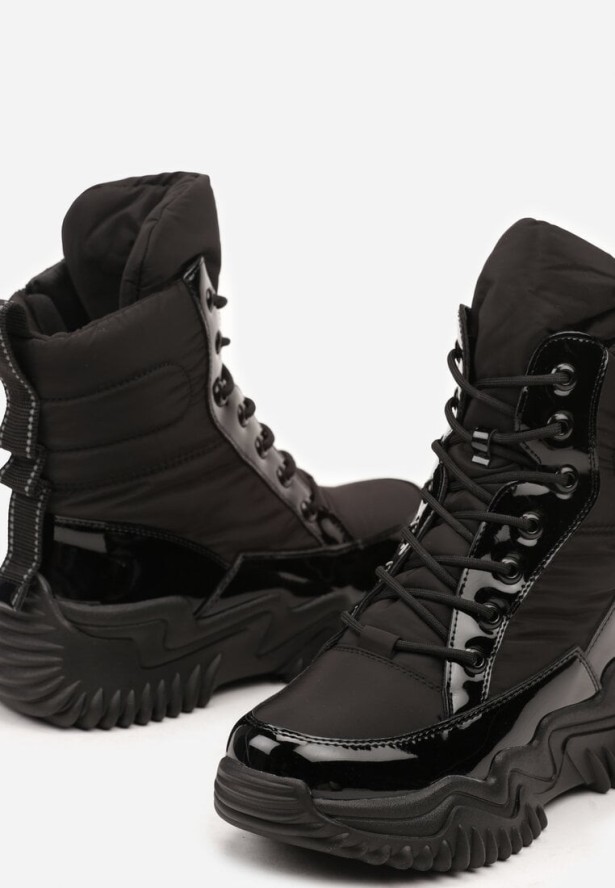 Czarne Śniegowce na Grubej Tłoczonej Podeszwie ze Sznurowaniem Cedilia