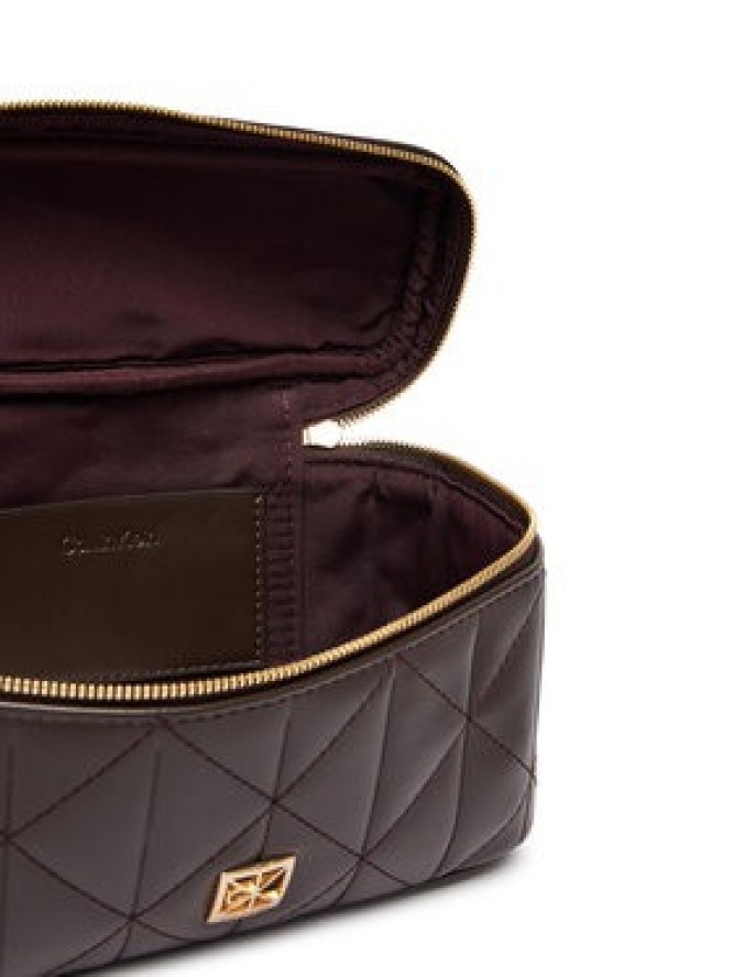 Calvin Klein Torebka Quilted Beauty Case On Chain LV04F1123G Brązowy ciemny