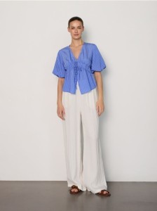 Bluzka w paski - niebieski