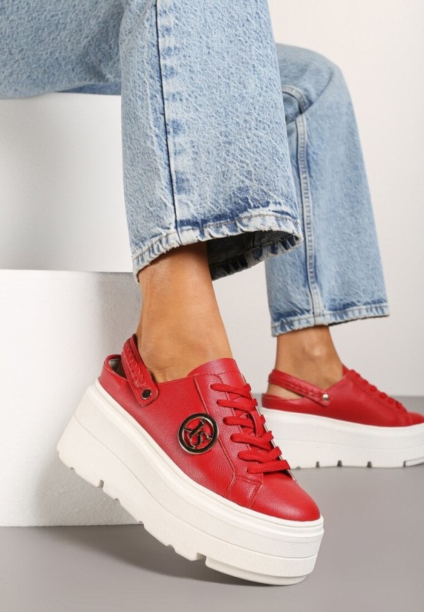 Czerwone Sneakersy Vices na Grubej Tłoczonej Podeszwie z Paskiem na Pięcie i Metaliczną Ozdobą Zenfedi