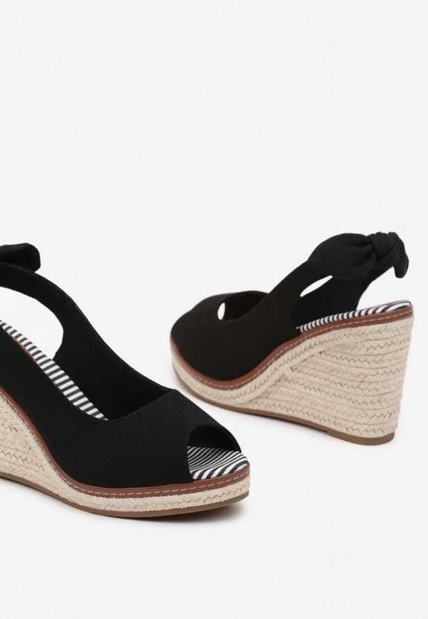 Czarne Sandały na Koturnie z Plecionki Zdobione Wiązaniem Przy Pięcie Morivella