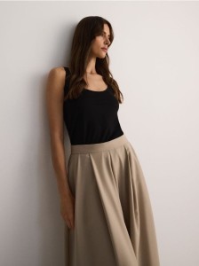 Top z lyocellu i wełny - czarny