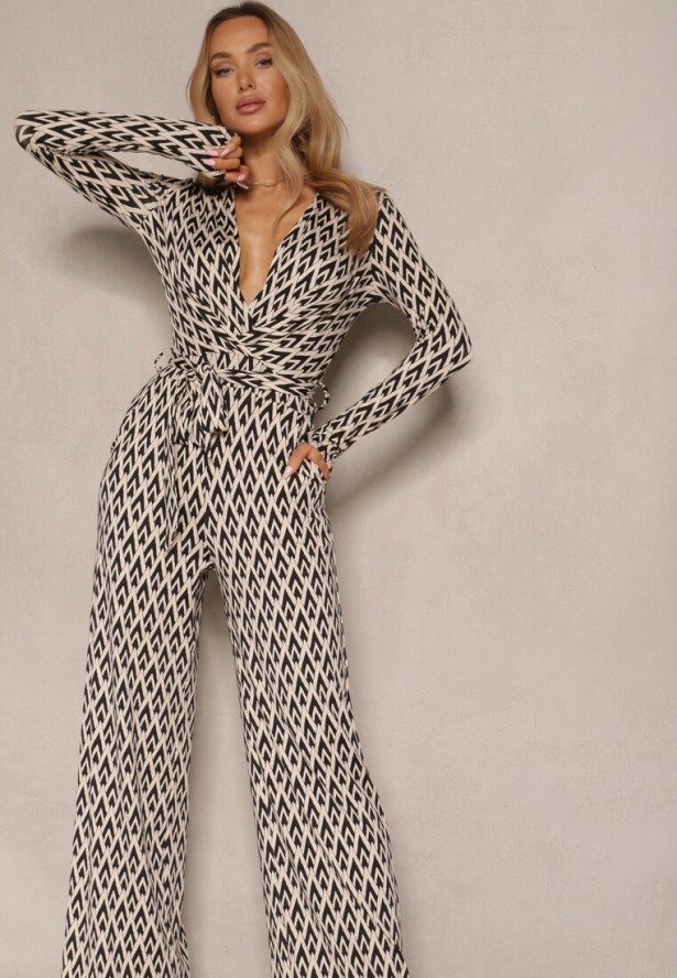 Czarny Kombinezon z Kopertowym Dekoltem Paskiem i Geometrycznym Printem Sarilen