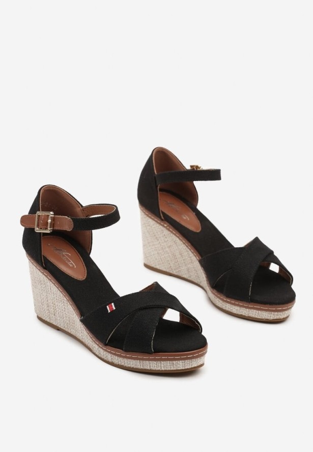 Czarne Sandały na Koturnie Zapinane na Sprzączkę Neomiriel