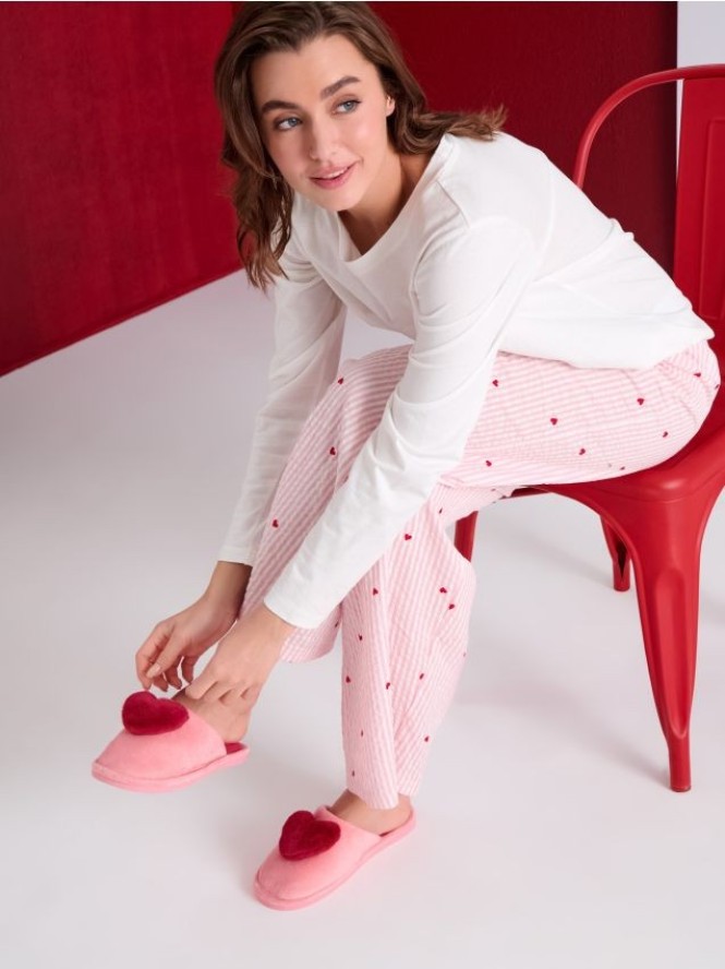 Kapcie z elementami 3D - różowy