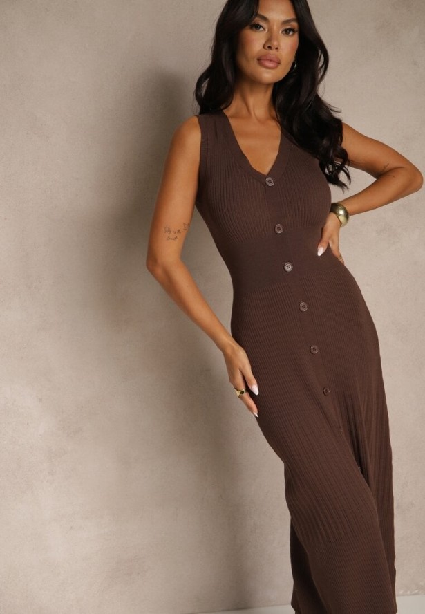 Brązowa Taliowana Sukienka Bez Rękawów z Dzianiny z Wiskozy Zdobiona Guzikami Eslinea