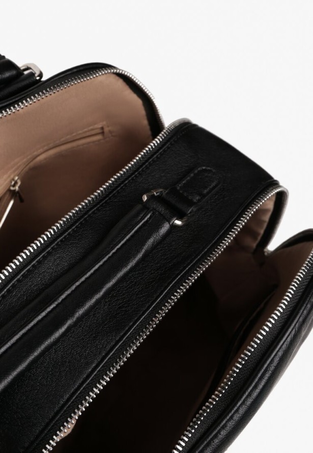 Czarny Trapezowy Plecak z Dwiema Komorami i Rączką Damilora