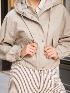 Krótka parka z kapturem z bawełny - brązowy