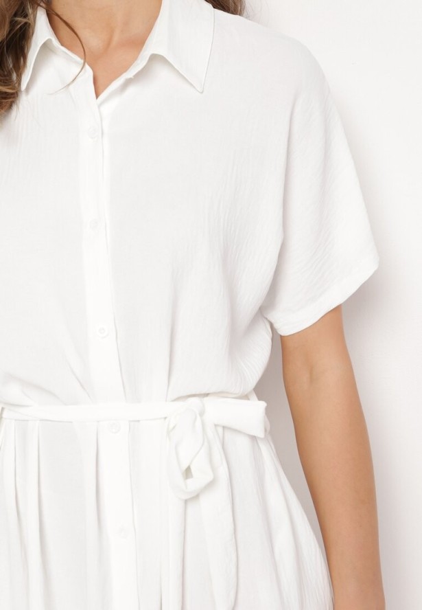 Biała Sukienka Wiskozowa o Luźnym Koszulowym Kroju Wiązana w Talii Rionella