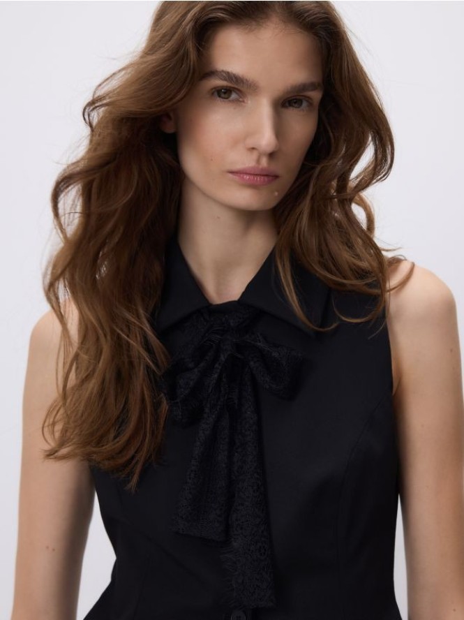 Kamizelka z wiązaniem - czarny