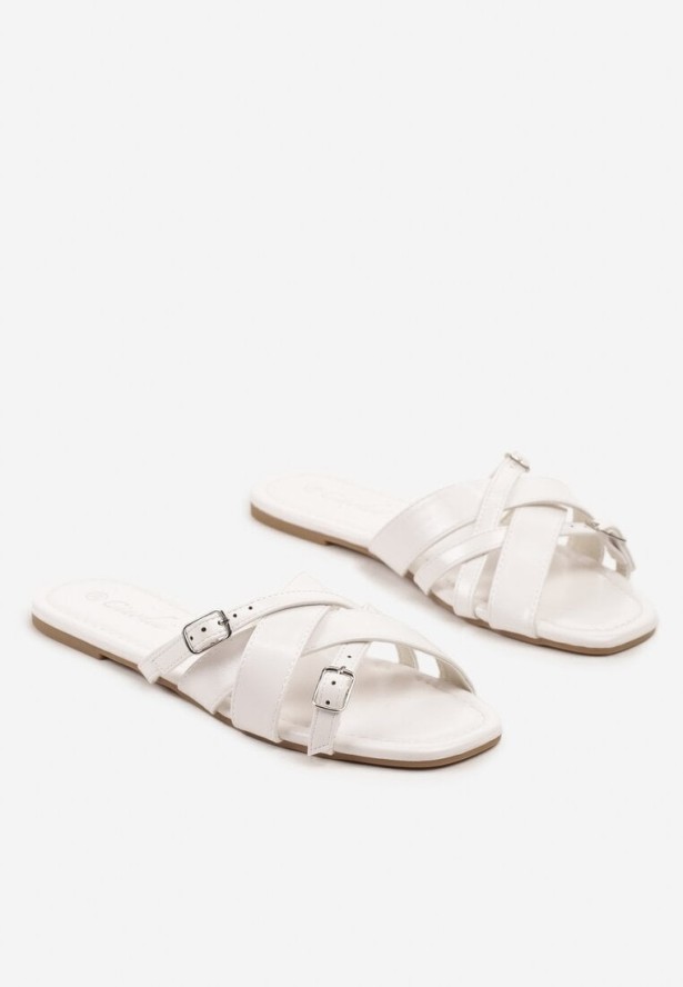 Białe Klapki ze Splecionymi Paskami i Sprzączkami Deonee