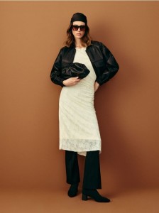 Dzianinowe spodnie flare z przeszyciami - czarny