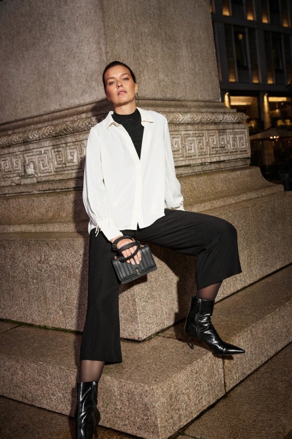 Koszula z koralikami na rękawie biała