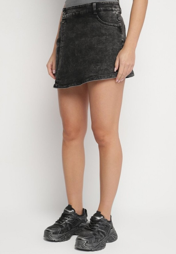 Czarne Bawełniane Spódnico-Szorty o Asymetrycznym Kroju Finavia