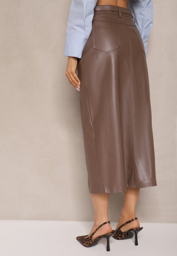 Brązowa Spódnica z Ekoskóry o Ołówkowym Kroju z Wysokim Stanem Rozcięciem i Paskiem Zeleeti
