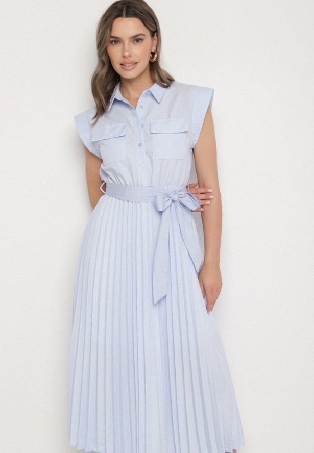 Jasnoniebieska Plisowana Sukienka z Bawełną i Paskiem Lireviere