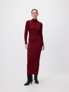 Dzianinowa sukienka z wycięciem - burgundowy