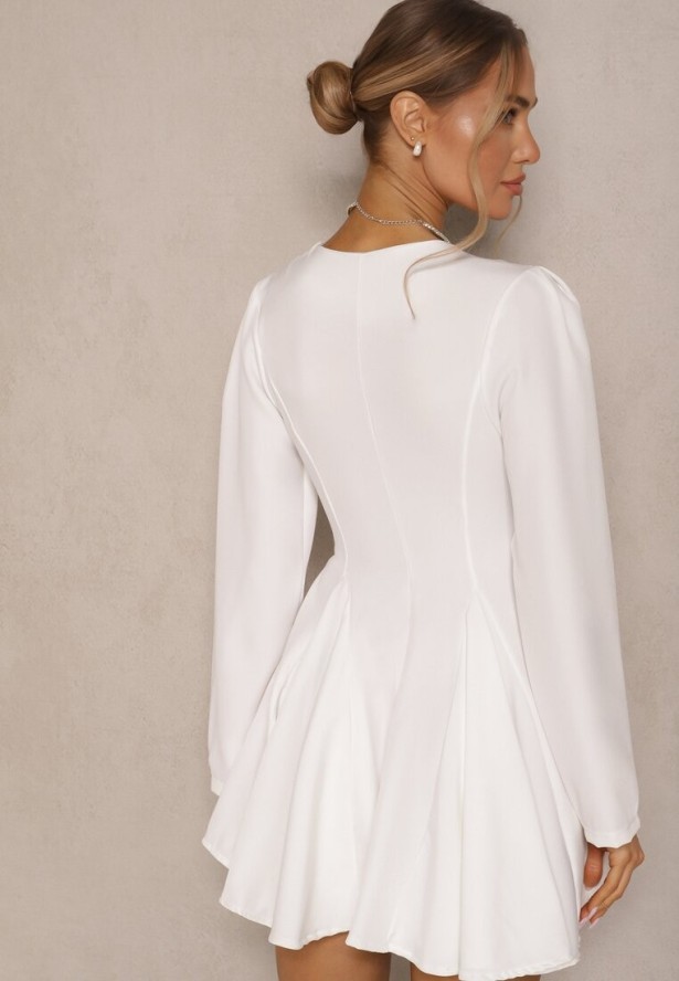 Biała Rozkloszowana Sukienka o Fasonie Marynarki z Ozdobnymi Guzikami Florlio