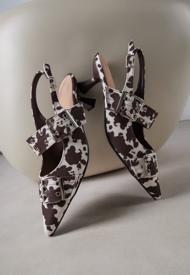 Brązowe Sandały Slingback na Kaczuszce Zdobione Nitami i Klamrami Leaelia