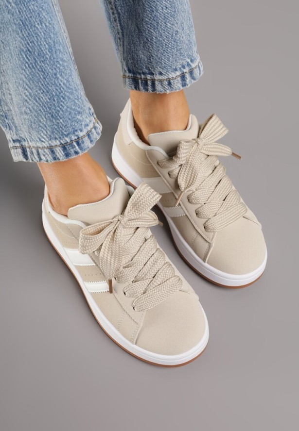 Beżowo-Białe Sneakersy z Ozdobnymi Naszywkami z Boku Galdexis