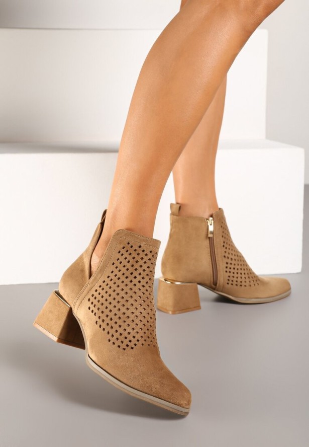Ciemnobeżowe Botki Vices na Słupku z Metaliczną Wstawką i Ażurowym Zdobieniem Vleferdia