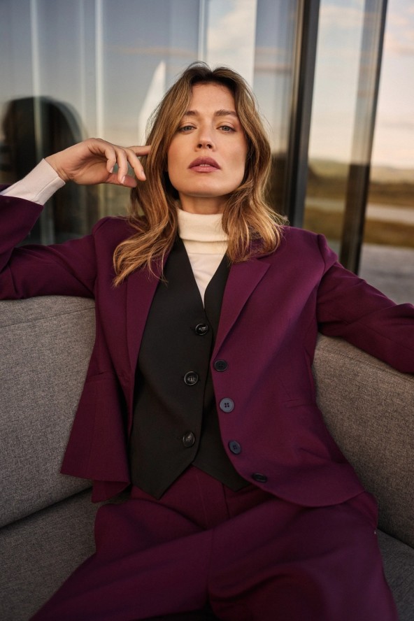 Krótka marynarka burgundowa