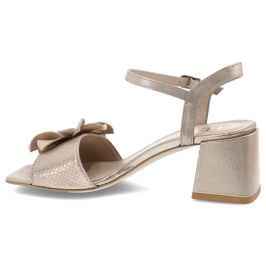 Złote Sandały Chebello Eleganckie Obuwie Damskie Z Kwiatem