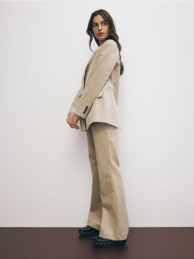 Sztruksowe spodnie flare - beżowy