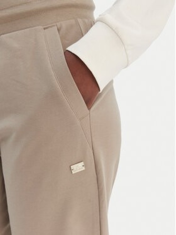 EA7 Emporio Armani Spodnie dresowe 7W000461 AF13135 U6167 Beżowy Regular Fit