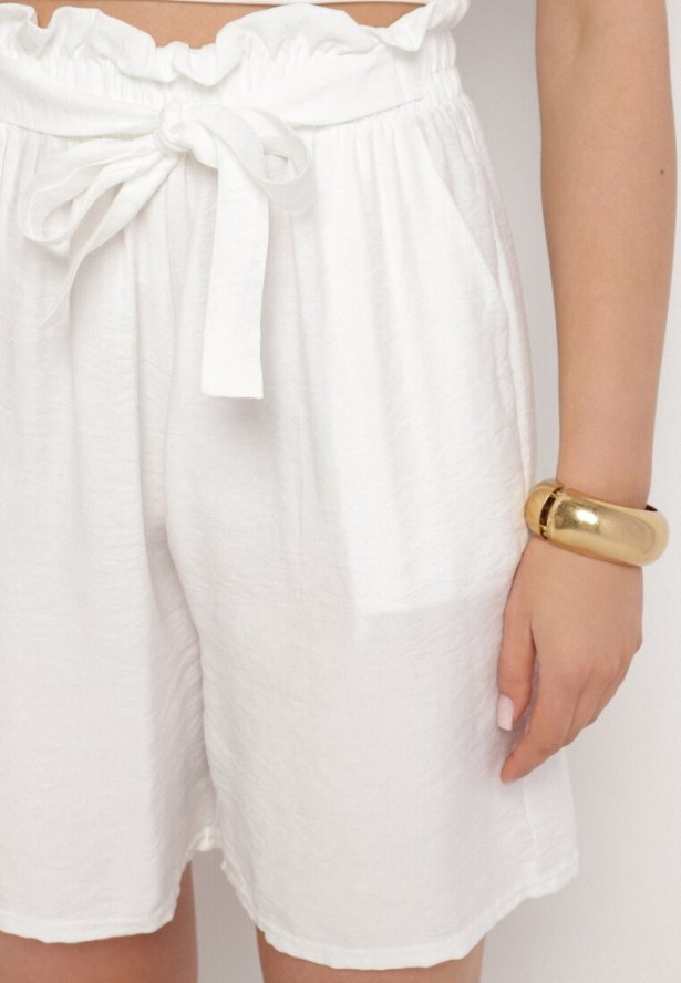 Białe Wiskozowe Szorty z Wysokim Stanem i Paskiem Lumovelle