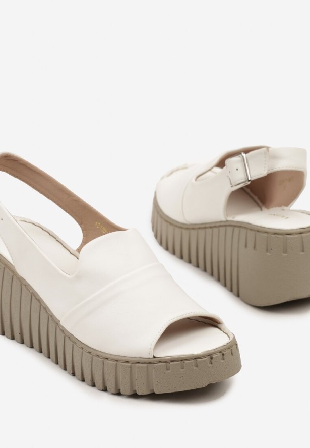 Białe Sandały na Tłoczonym Koturnie Vices Reaveline