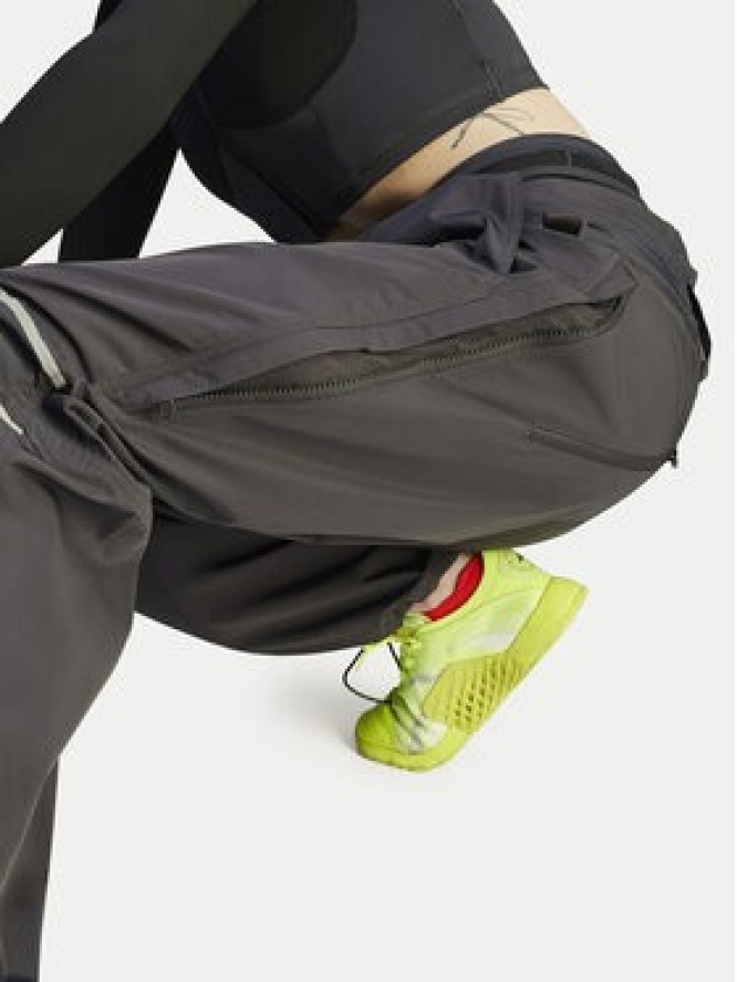 adidas by Stella McCartney Spodnie dresowe Woven JI5248 Czarny Loose Fit