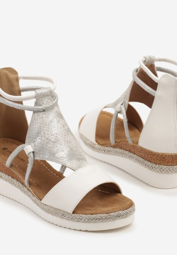 Białe Sandały na Koturnie z Plecionką Ozdobione Metaliczną Wstawką Zevare
