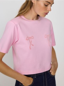 T-shirt z poduszkami na ramionach - różowy