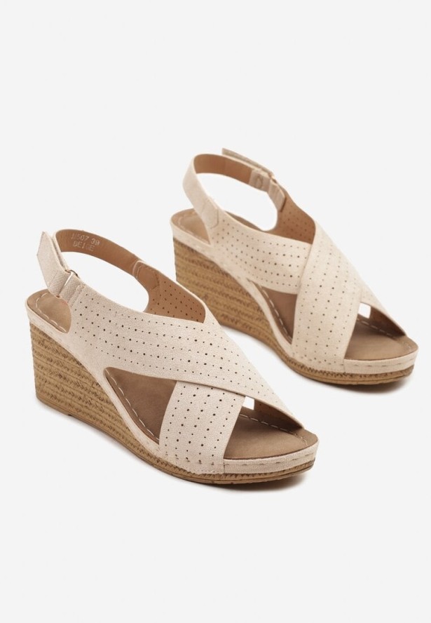 Beżowe Sandały na Plecionym Koturnie z Perforacją Welissea