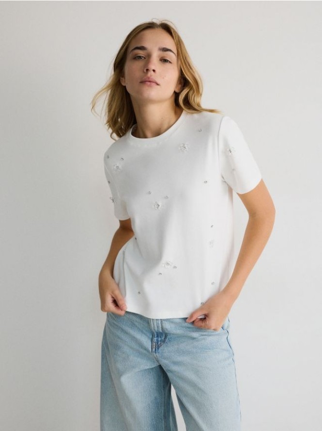 T-shirt regular z aplikacjami - biały