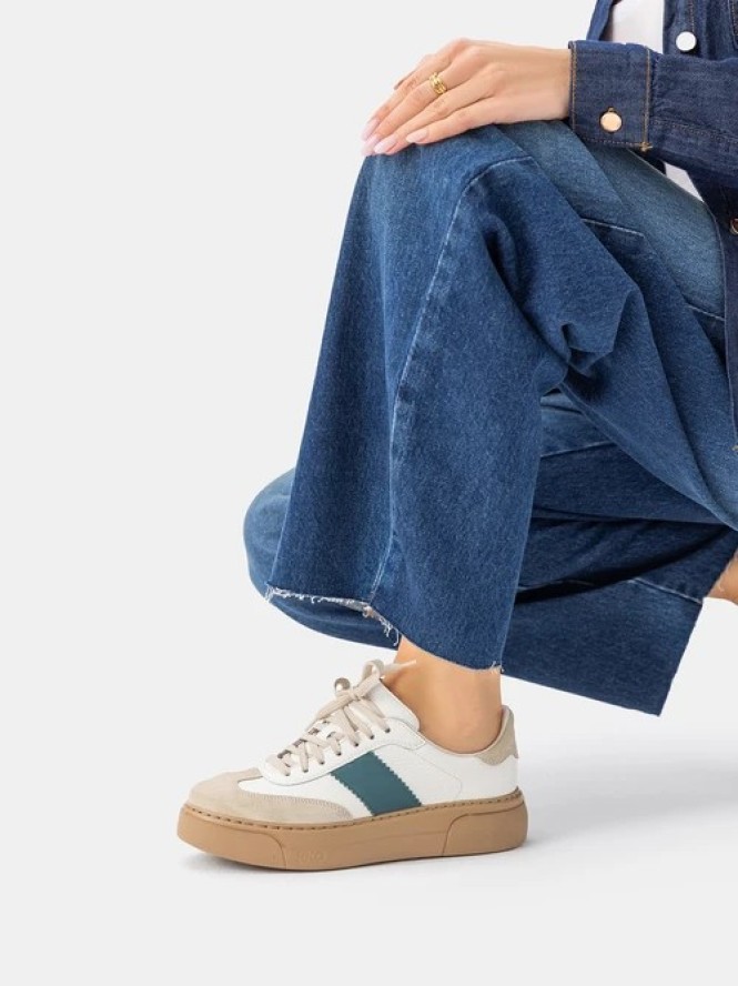 Sneakersy z zielonym akcentem