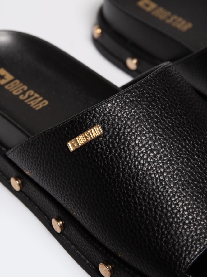 Klapki damskie na podwyższonej podeszwie z ozdobnymi nitami RR274214 906