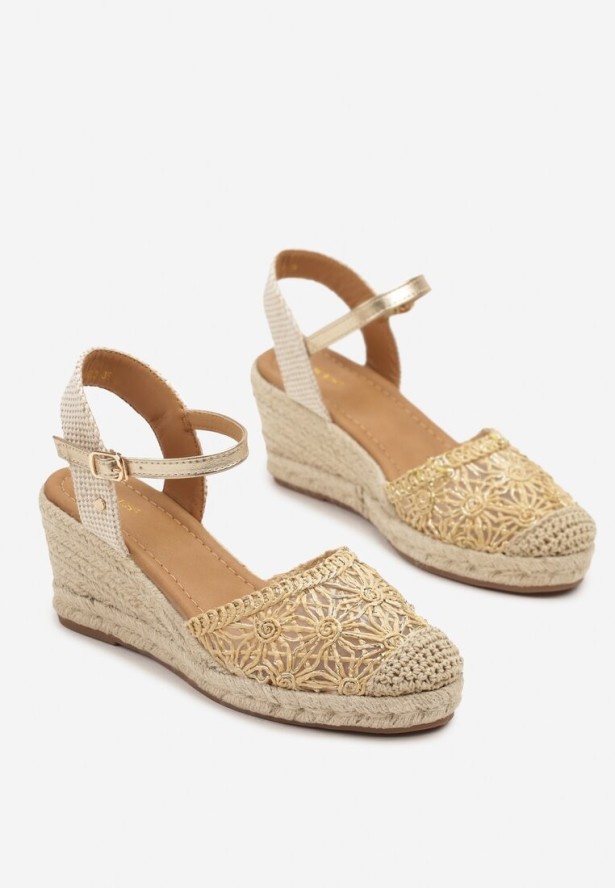 Złote Sandały Vices na Plecionym Koturnie w Stylu Boho Lisalia