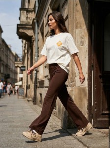 Bawełniana koszulka z nadrukiem wakacyjnym - kremowy