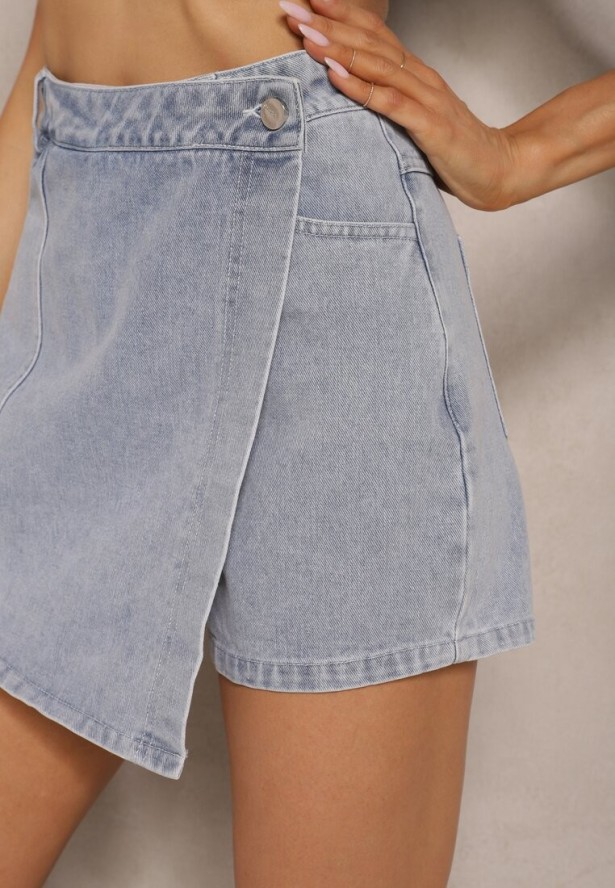 Jasnoniebieskie Asymetryczne Spódnico-Szorty Jeansowe Zdobione Przeszyciami Lisanithra