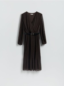 Plisowana sukienka z paskiem - ciemnobrązowy